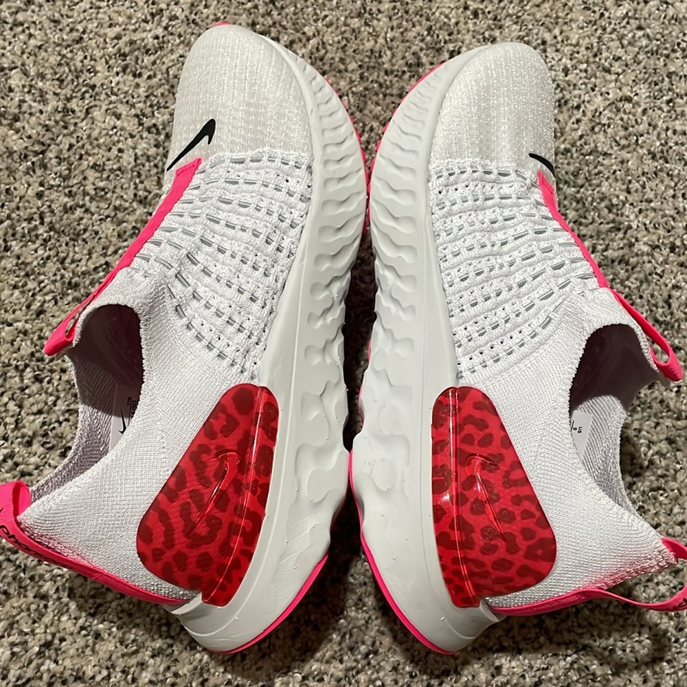 Nike Women's Phantom White and Hot Pink Athletic Shoes - Picture 6 of 7
